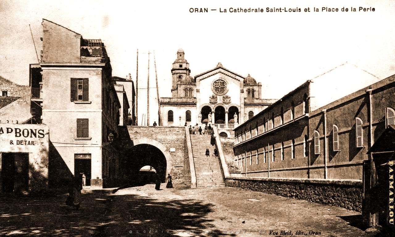MB h- 033- eglise St-Louis et place de la perle.JPG